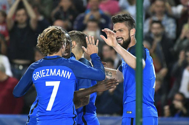 Giroud mengubah skor menjadi 3-0 pada menit ke-69 untuk menjadi pemain Prancis pertama yang mencatatkan trigol sejak David Trezeguet melakukannya pada 2000.