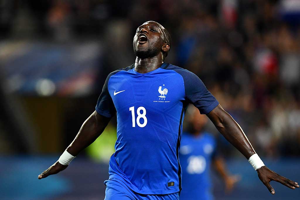Pada menit ke-76 giliran Moussa Sissoko mencatatkan namanya di papan skor untuk membawa Prancis unggul 4-0.