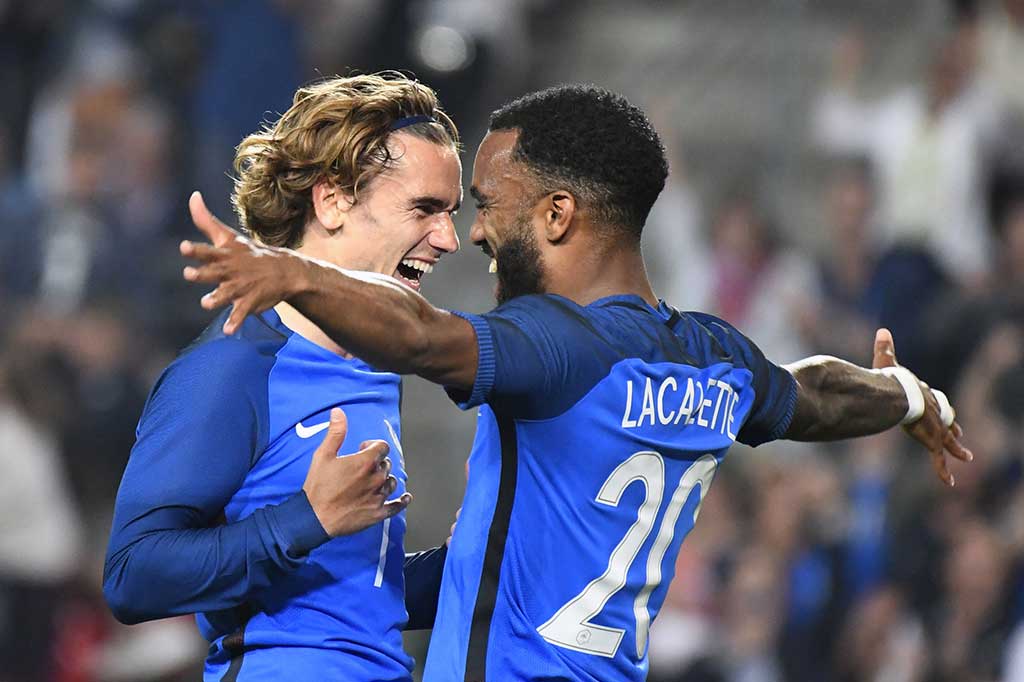 Dua menit kemudian Antoine Griezmann melengkapi pesta gol timnya setelah blunder yang dilakukan pertahanan Paraguay.