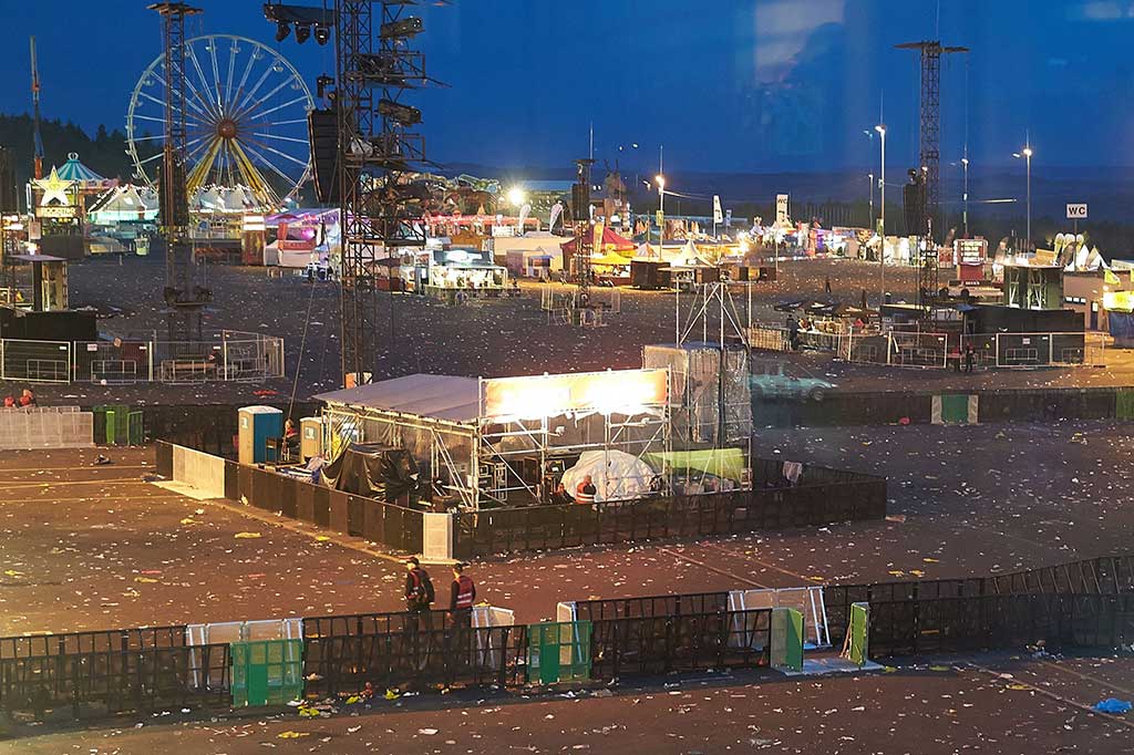 Area festival musik Rock am Ring telah steril dari para penonton.
