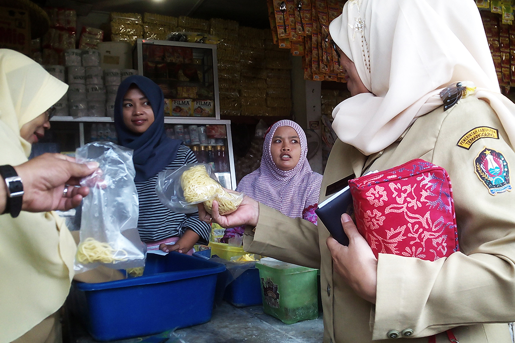 Disperindag dan Polres Temanggung Gelar Sidak Produk Kadaluarsa