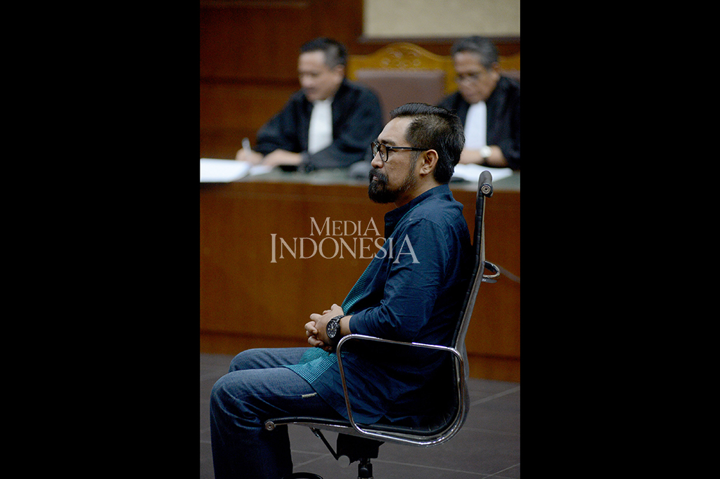 Secara pribadi, Choel terbukti menerima Rp 2 miliar dan USD 550 juta. Uang Rp 2 miliar diterima Choel pada Mei 2010 dari Herman Prananto dan Nani Meliana Rusli (PT Global Jaya Manunggal).