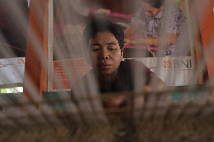 Kampoeng Tenun BNI ini merupakan kampung binaan Bank BNI untuk memproduksi kain tenun asli daerah yakni kain Songket yang bertujuan untuk mendongkrak produktivias dan kesejahteraan warga.