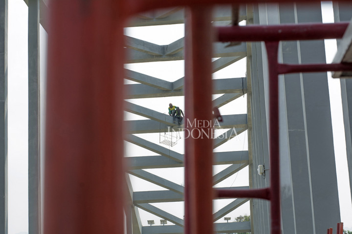 Jelang Mudik, Jembatan Soeharto di Banyumas Dicat Ulang