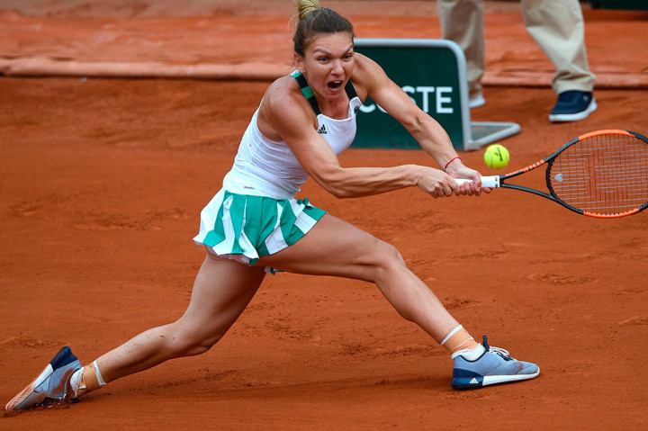 Unggulan ketiga Simona Halep memaksimalkan 'unforced error' yang dilakukan lawannya pada set pertama untuk meraih kemenangan 6-4.