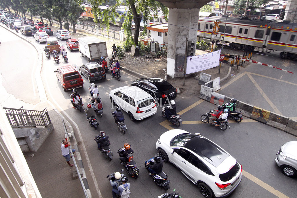 Perlintasan KA Tanjung Barat Ditutup