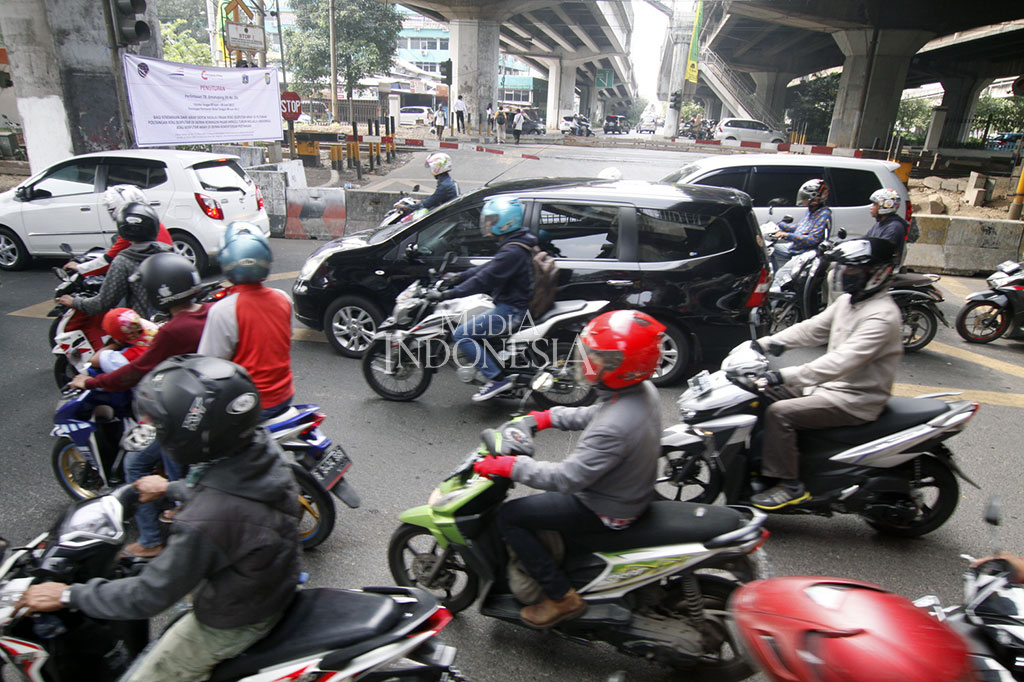 Perlintasan KA Tanjung Barat Ditutup