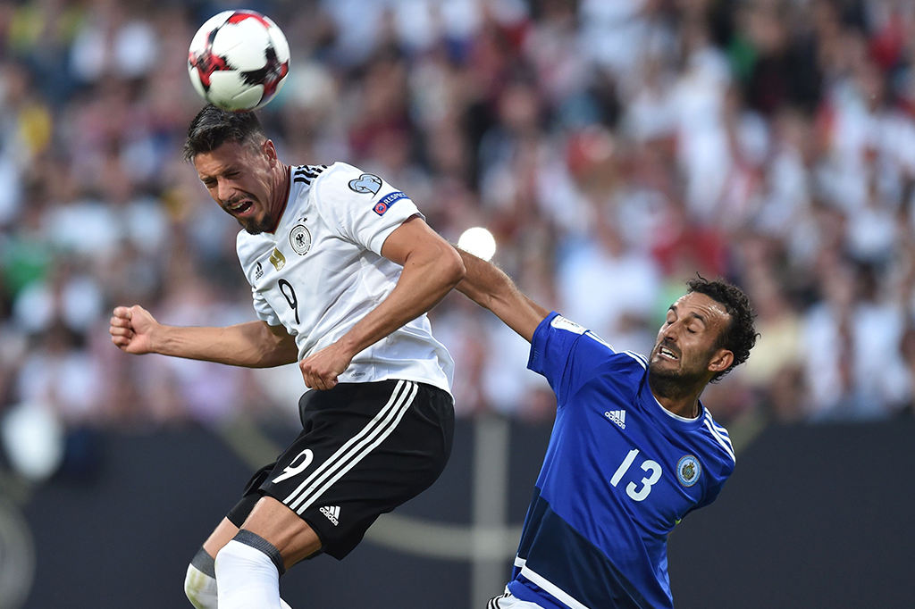 Lima menit berselang Sandro Wagner menggandakan keunggulan Tim Panser.