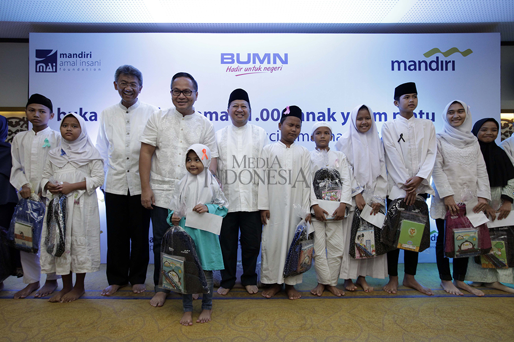 Bank Mandiri Berikan Santunan kepada 21 Ribu Anak Yatim
