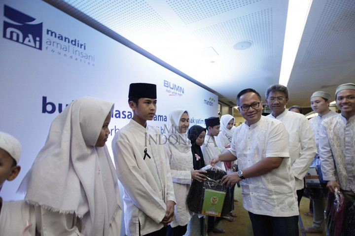 Bank Mandiri Berikan Santunan kepada 21 Ribu Anak Yatim