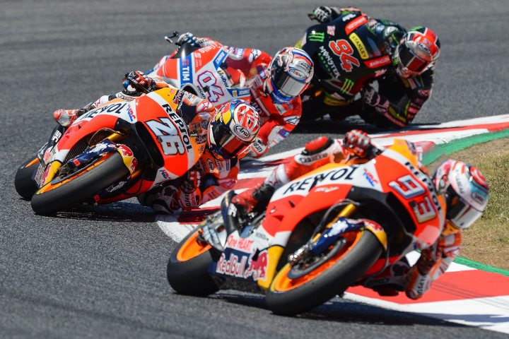 Dovizioso terus menguntit Pedrosa, setelah merebut posisi dua dari Marquez. Dovizioso akhirnya melewati Pedrosa di putaran ke-17. Pedrosa sendiri kemudian juga dilewati rekan setimnya, Marquez.
