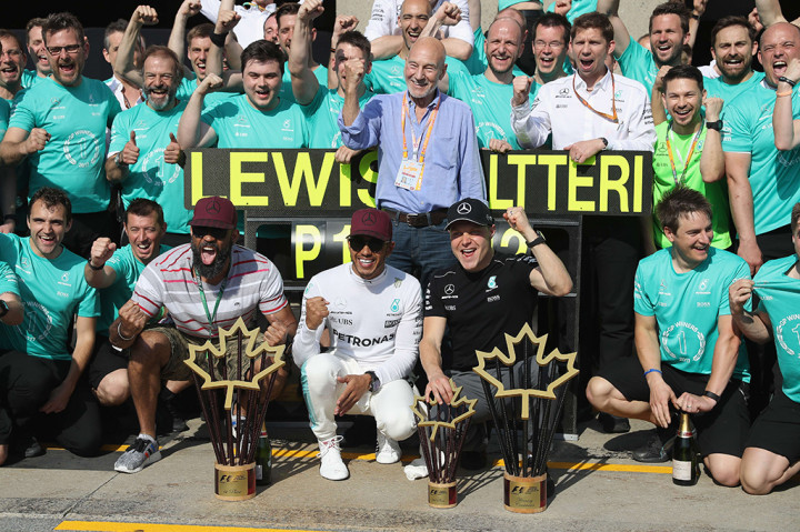 Kemenangan Lewis Hamilton mengantarkan Mercedes meraih hasil 1-2 pertama mereka di musim Formula 1 2017.