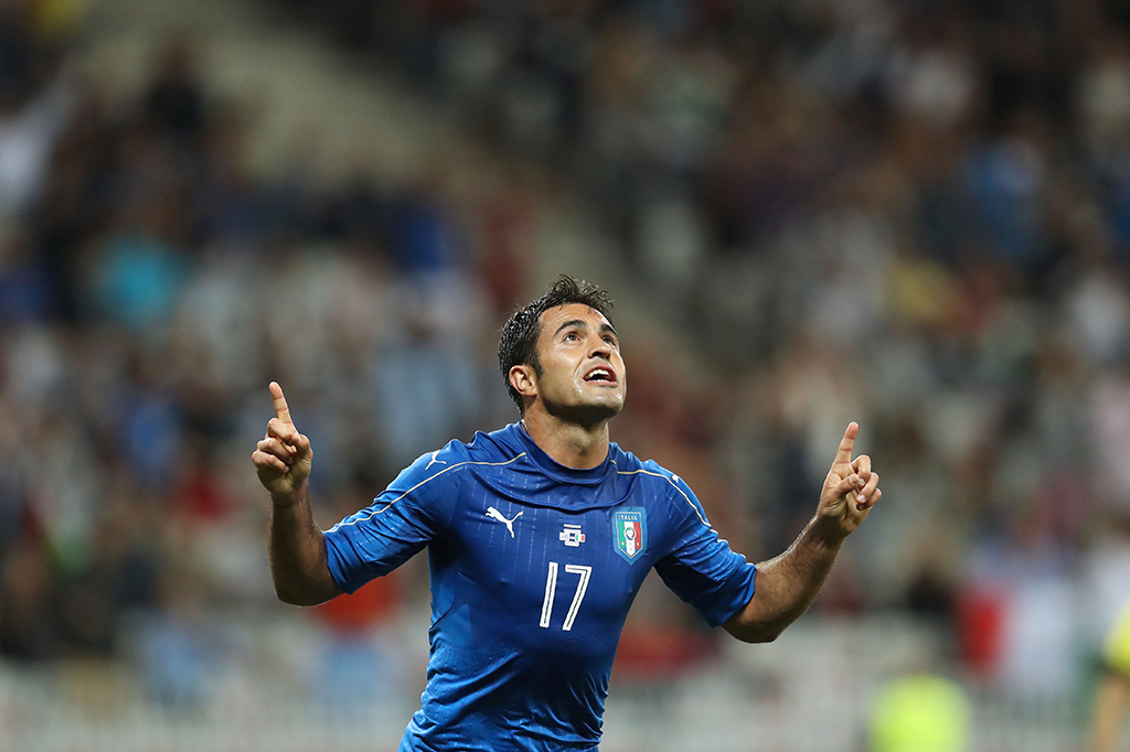 Giliran Eder mencatatkan namanya di papan skor pada menit ke-74 untuk membawa Gli Azzurri unggul 3-0.