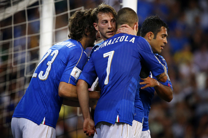 Manolo Gabbiadini menutup pesta gol tuan rumah pada masa injury time. 5-0 untuk Italia.