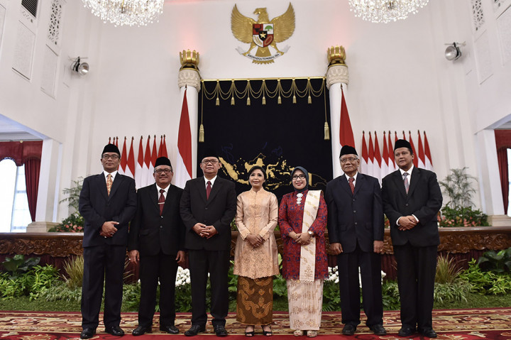 Presiden Jokowi melantik tujuh anggota DKPP periode 2017-2022 yaitu Hasyim Asy'ari (KPU), Ratna Dewi Pettalolo (Bawaslu) dan dari unsur tokoh masyarakat yaitu Hardjono, Teguh Prasetyo, Muhammad, Alfitra Salam, dan Ida Budhiati.
