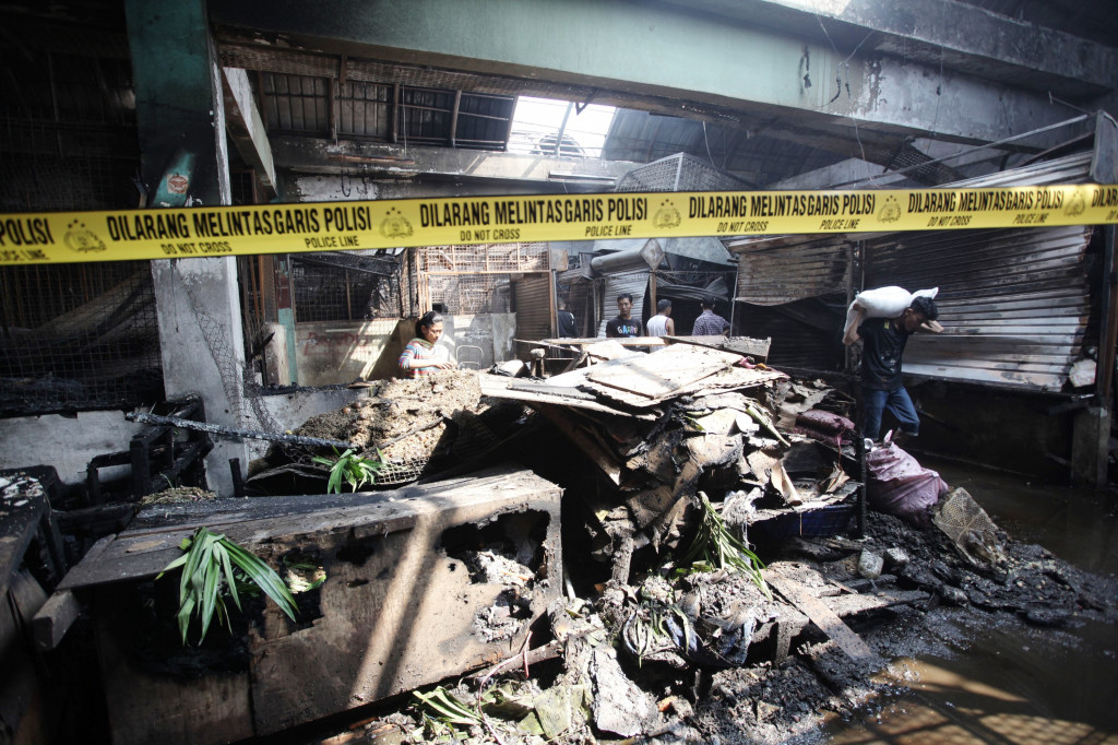 Api diduga berasal dari hubungan pendek arus listrik.