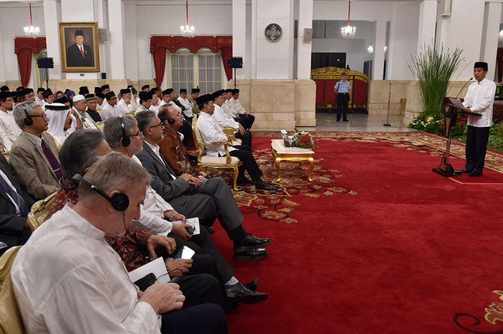 Presiden Jokowi memberikan sambutan saat peringatan Nuzululquran di Istana Negara. ANTARA/Puspa Perwitasari 