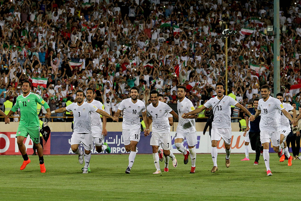 Iran melaju setelah menundukkan Uzbeksitan 2-0, dan memuncaki klasemen Grup A zona Asia dengan 20 poin.