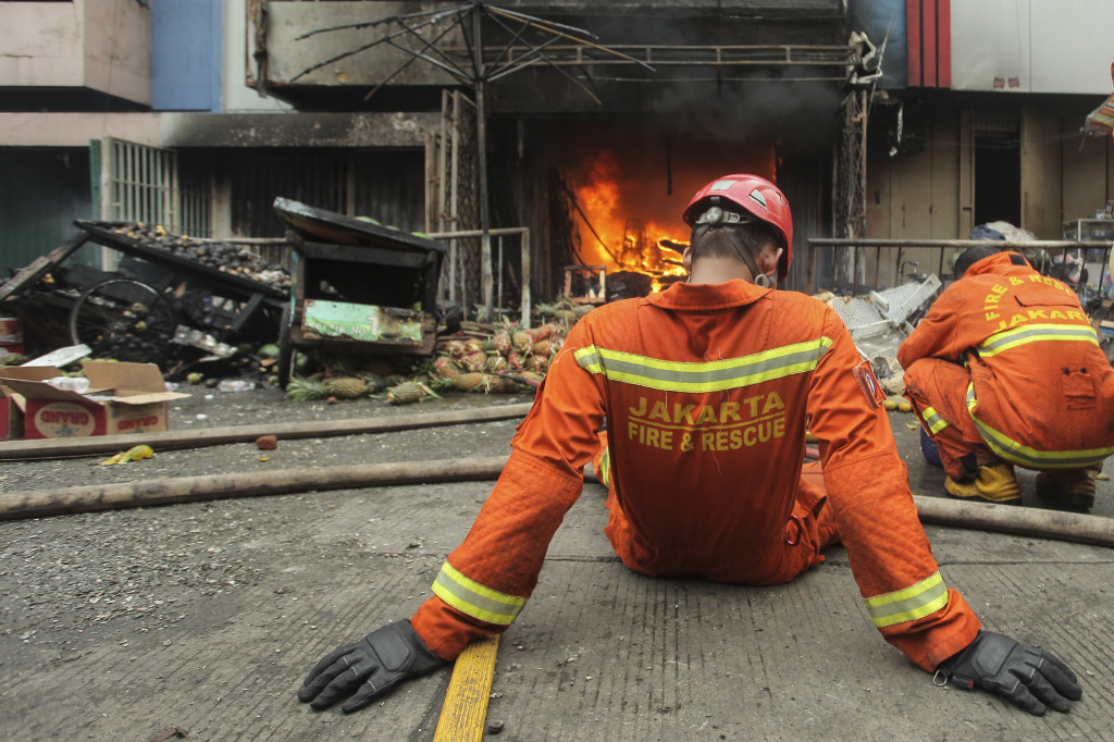 Belum diketahui apakah ada korban akibat kejadian ini. Begitu pun dengan jumlah kerugian yang diderita.