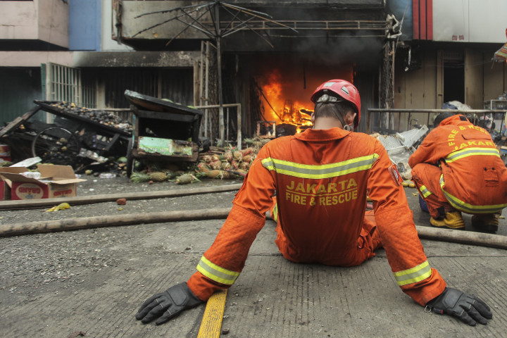 Belum diketahui apakah ada korban akibat kejadian ini. Begitu pun dengan jumlah kerugian yang diderita.