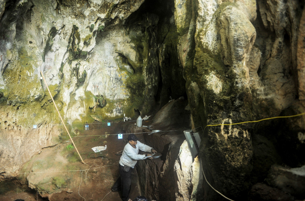 Maret lalu tim Balai Arkeologi Jawa Barat berhasil menemukan kembali dua fosil rangka manusia purba di Situs Purbakala Gua Pawon, Kabupaten Bandung Barat , Jawa Barat ANTARA FOTO/Novrian Arbi