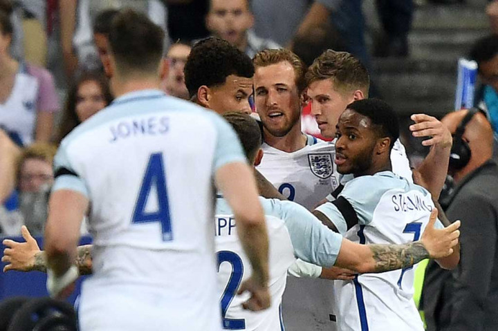 Tim tamu unggul terlebih dahulu lewat Harry Kane saat laga baru berjalan sembilan menit, memanfaatkan umpan silang mendatar Ryan Bertrand.