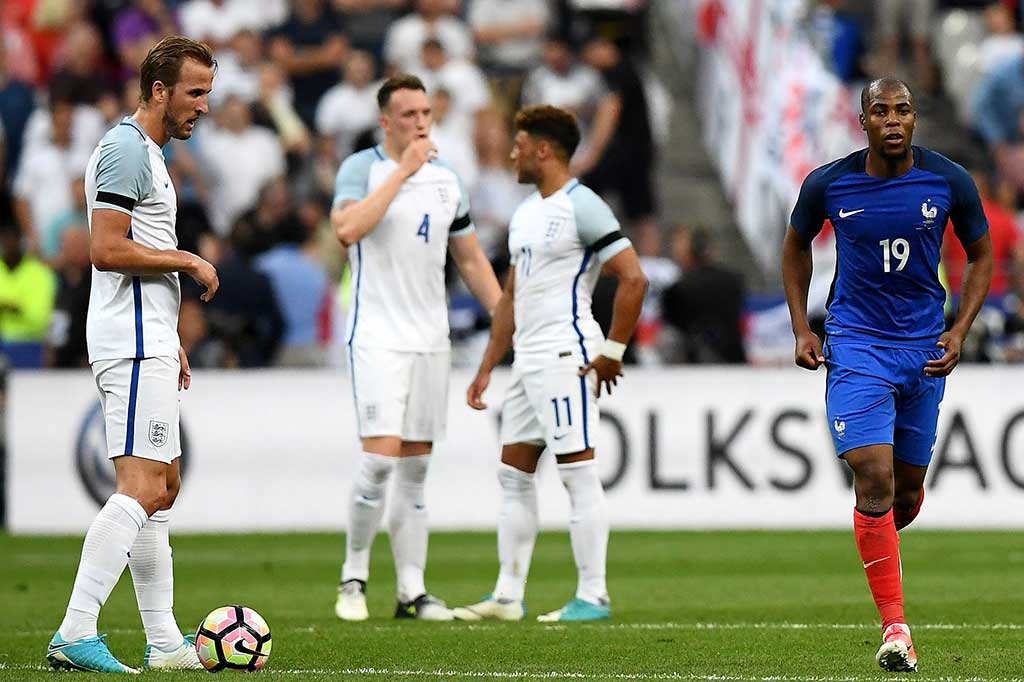 Tuan rumah berbalik unggul lewat Djibril Sidibe pada menit ke-43, menyambar bola muntah tendangan Ousman Dembele yang ditepis Tom Heaton.