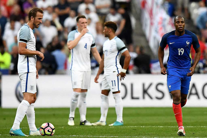 Tuan rumah berbalik unggul lewat Djibril Sidibe pada menit ke-43, menyambar bola muntah tendangan Ousman Dembele yang ditepis Tom Heaton.