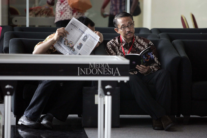 Ary Suta memenuhi panggilan dan hadir di ruang tunggu Gedung KPK sekitar pukul 09.45 WIB.