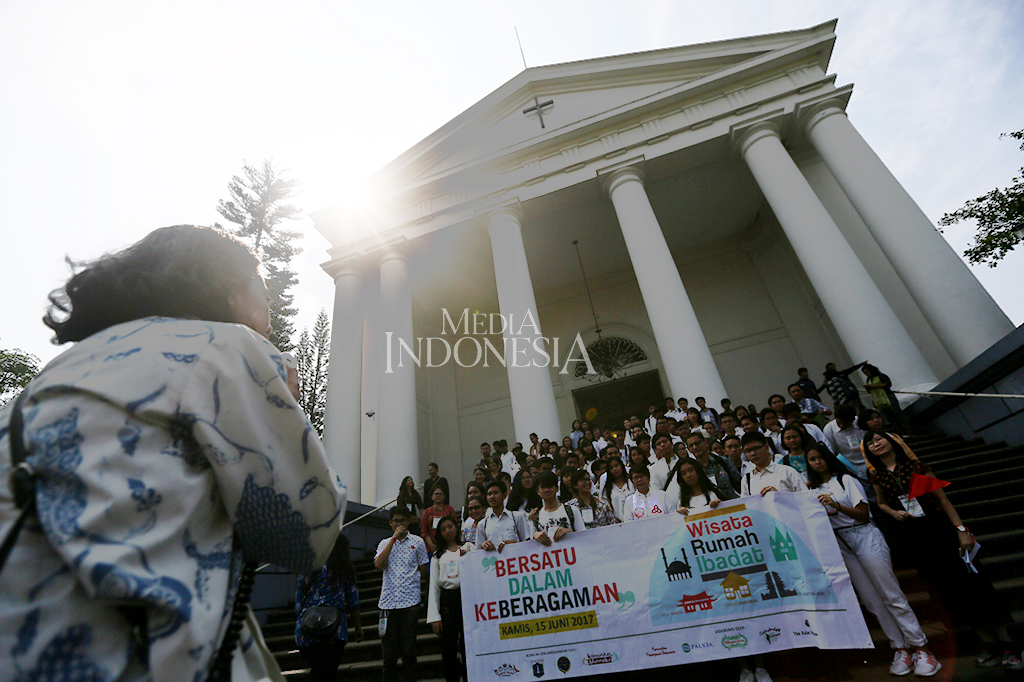 Wisata Rumah Ibadat yang diikuti 126 pelajar SMA di Jakarta dari bermacam sekolah dan berbagai latar keyakinan yang berbeda.