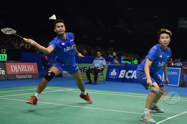Dan Tontowi Ahmad/Liliyana Natsir melaju ke babak selanjutnya setelah menang dengan skor 21-17, 22-20 atas ganda campuran Indonesia lainnya Hafiz Faizal dan Shela Devi Aulia.