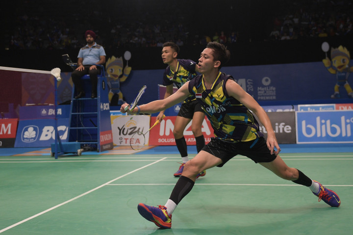 Wakil pertama Indonesia yang lolos ke empat besar adalah ganda putra satu-satunya wakil Indonesia tersisa, Fajar Alfian/Muhammad Rian Ardianto, yang menundukkan duet Thailand Kittinupong Kedren/Dechapol Puavaranukroh dalam drama tiga gim 21-13, 18-21, 21-12 selama 55 menit waktu pertandingan. Di semifinal Fajar/Rian akan menantang unggulan dua asal Denmark Mathias Boe/Carsten Mogensen.