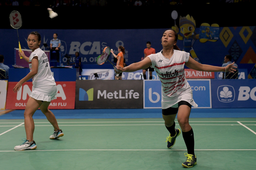 Sementara itu, ganda putri Indonesia Della Destiara Haris/Rosyita Eka Putri Sari gagal melaju ke putaran empat besar, setelah ditumbangkan unggulan tiga asal Korea Selatan Chang Ye Na/Lee So Hee 21-17, 13-21, 13-21.