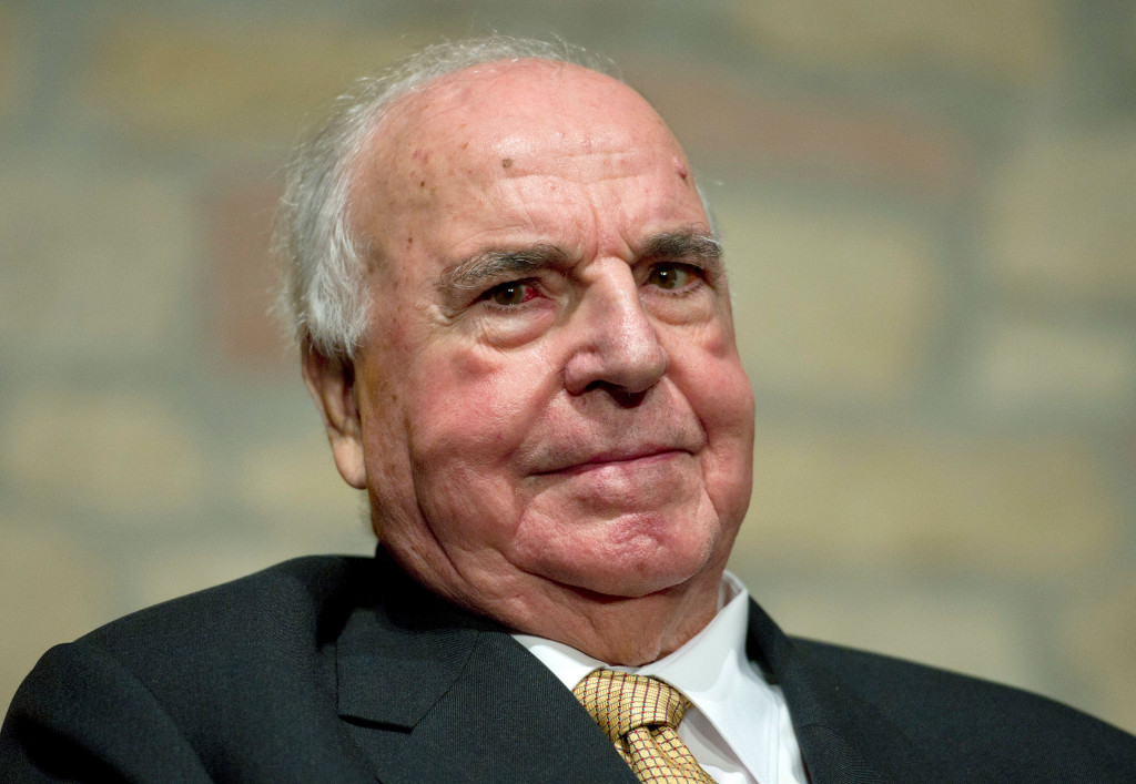 Kohl yang menjabat sebagai kanselir Jerman antara 1982 hingga 1998 dan dikenal luas sebagai 'kanselir penyatuan' meninggal pada Jumat (16/6/2017) pada usia 87 tahun.