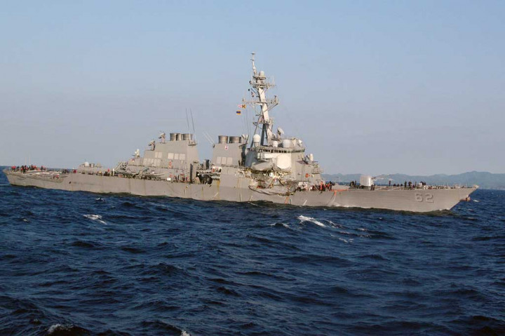 Kapal 'destroyer' yang membawa rudal milik Angkatan Laut AS USS Fitzgerald mengalami kerusakan setelah bertabrakan dengan kapal Filipina di barat daya Yokosuka, sekitar pukul 02.30 waktu setempat (00.30 WIB).