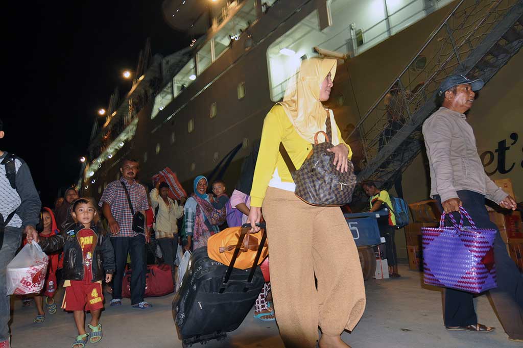 Aktivitas Pelabuhan Pantoloan Saat Puncak Arus Mudik