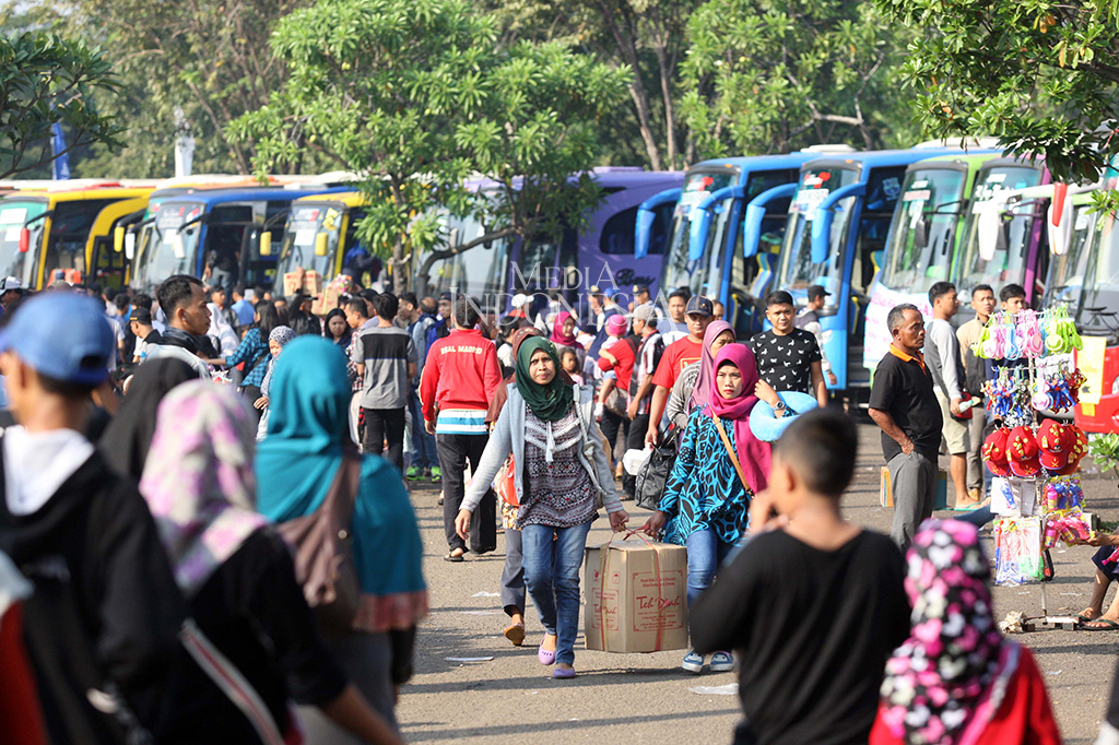 Sebanyak  kurang lebih 2300 warga yang ikut mudik dengan 177 bus eksekutif menuju kota dan daerah jawa tengah. 