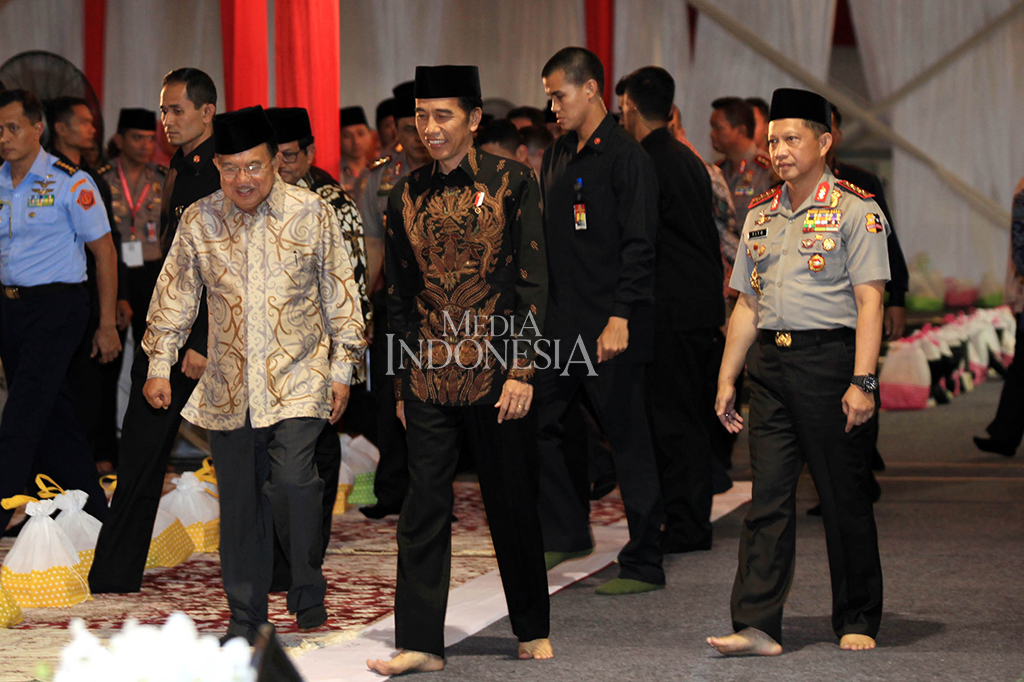 Presiden Joko Widodo menghadiri acara buka puasa bersama Kapolri Jenderal Pol. Tito Karnavian beserta para anggota korps kepolisian di Stadion Perguruan Tinggi Ilmu Kepolisian (PTIK) Jakarta.