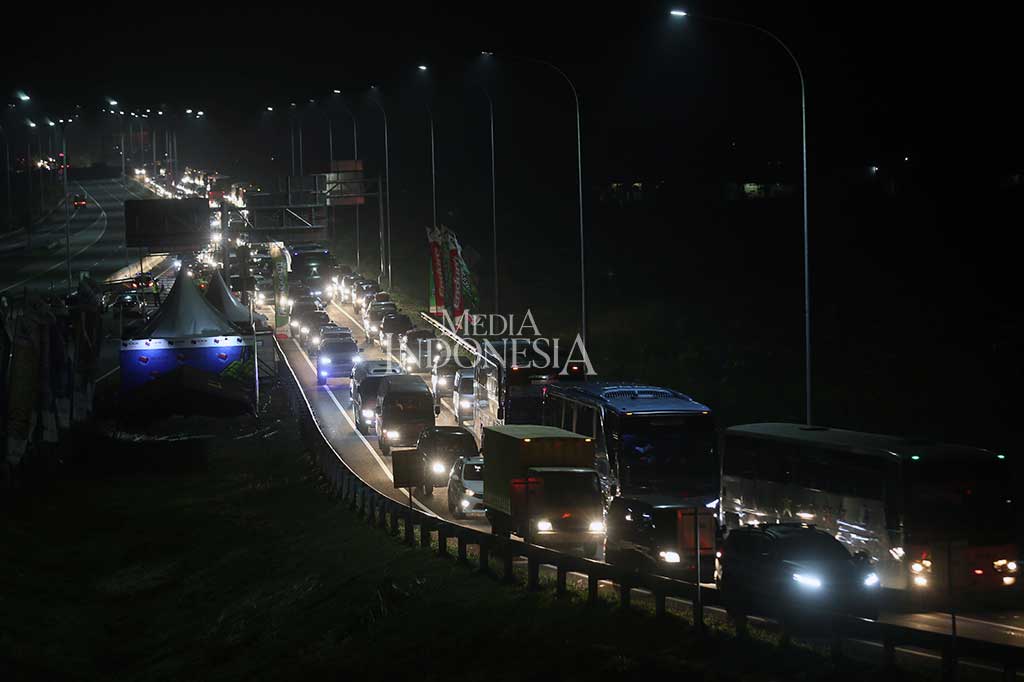 Pintu Keluar Tol Brebes Timur Padat