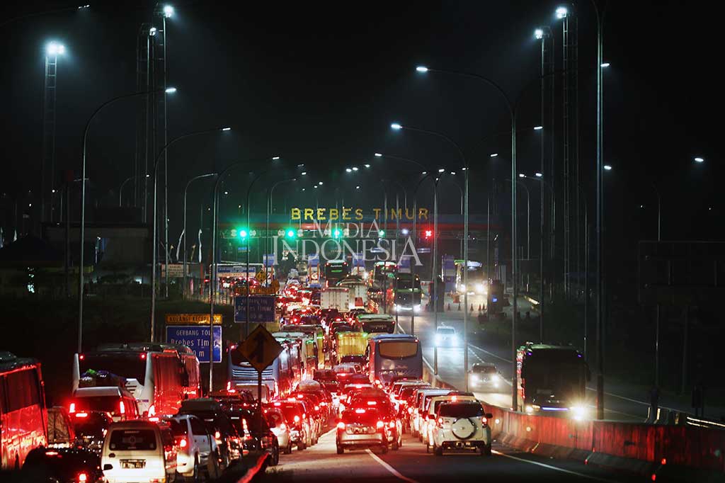 Pintu Keluar Tol Brebes Timur Padat