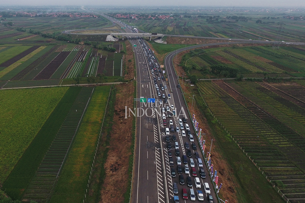 Volume kendaraan pemudik terus mengalami peningkatan dan akan mengalami puncaknya pada H-3 dan H-2 bersamaan dengan cuti bersama.