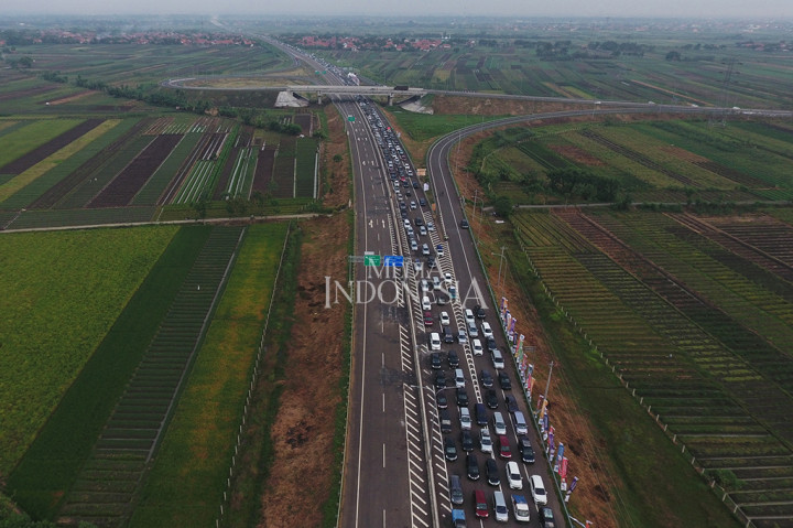 Volume kendaraan pemudik terus mengalami peningkatan dan akan mengalami puncaknya pada H-3 dan H-2 bersamaan dengan cuti bersama.
