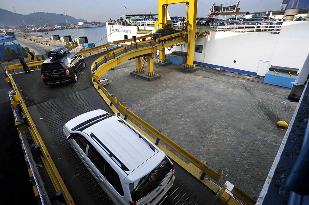 Puncak arus mudik di Merak diprediksi terjadi pada H-3 Lebaran atau Kamis (22/6/2017), sedangkan truk dan kendaraan berat telah dilarang melintas mulai Selasa (20/6/2017).