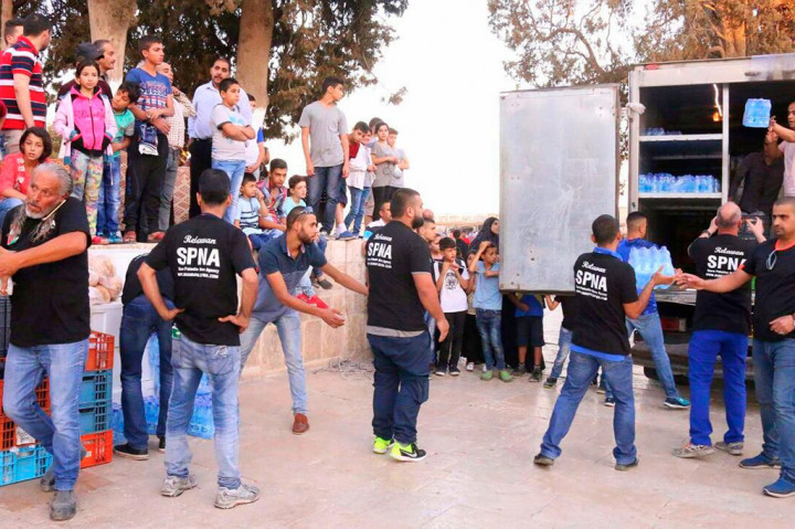 Hingga pekan terakhir di bulan Ramadan ini, KBRI Amman telah melaksanakan tiga kali buka puasa bersama sedikitnya 1800 muslim Palestina atas bantuan dari muslim Indonesia.