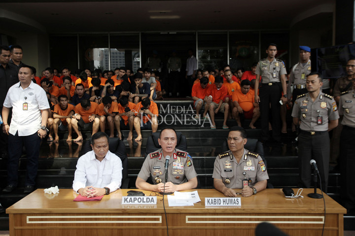 Kapolda Metro Jaya Irjen Pol M Iriawan bersama Kabid Humas Polda Metro Jaya Kombes Pol Raden Prabowo Argo Yuwono memberikan keterangan kepada wartawan saat rilis hasil operasi cipta kondisi Ramadan di Polda Metro Jaya.