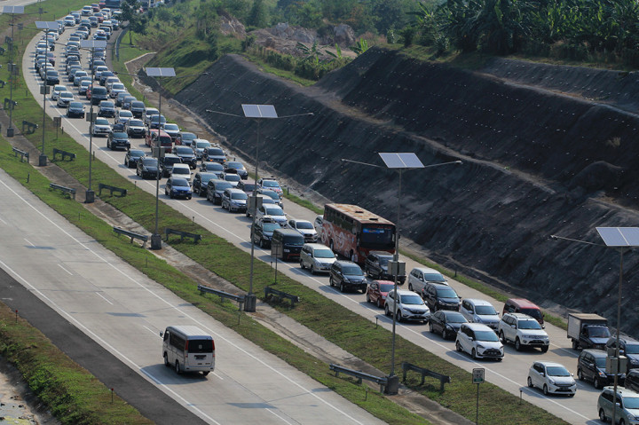 Antrean kendaraan mencapai tiga kilometer pada Rabu (21/6/2017) siang.