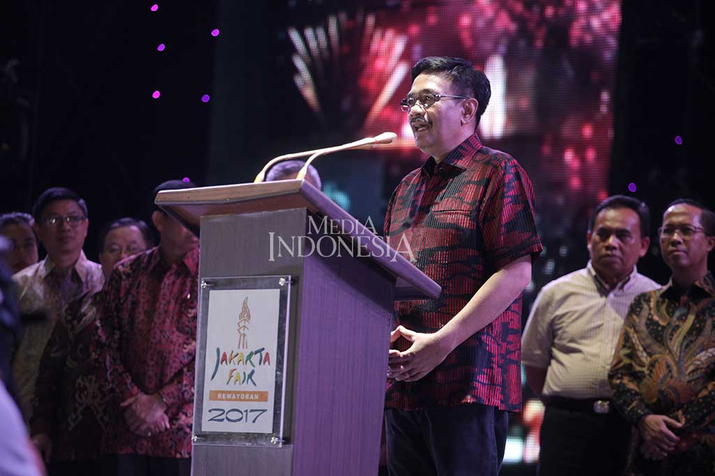 Gubernur DKI Jakarta Djarot Saiful Hidayat memberikan sambutan saat memperingati Hari Ulang Tahun Kota Jakarta yang ke-490. MI/Arya Manggala