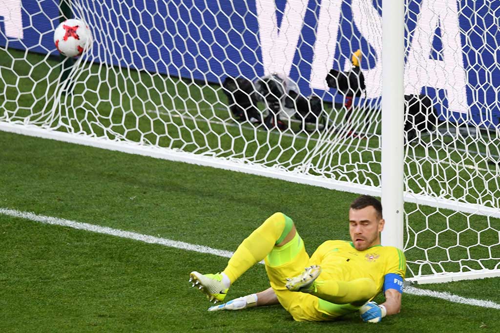 Gol tersebut sekaligus menodai penampilan ke-100 kali kiper Rusia Igor Akinfeev.