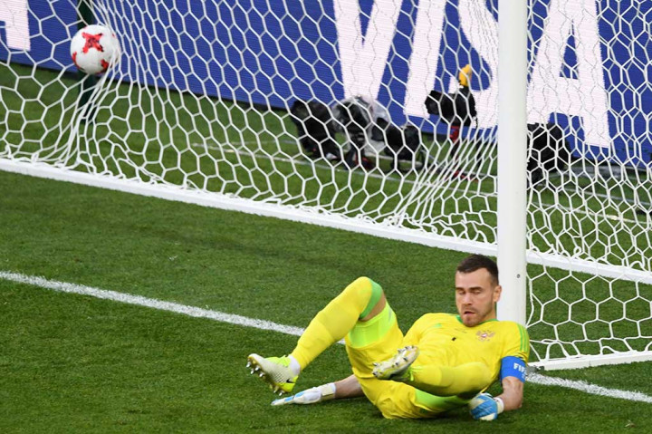 Gol tersebut sekaligus menodai penampilan ke-100 kali kiper Rusia Igor Akinfeev.