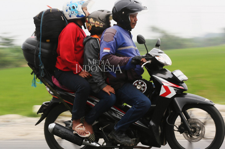 Pemudik sepeda motor yang melewati jalur Pantura, diperkirakan mencapai puncak arus mudik pada malam dan pagi hari di H-2.